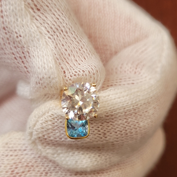 14k Solid Yellow Gold (stamped) stud earrings with AAA Cz's, 7.5mm. - Picture 5 of 5